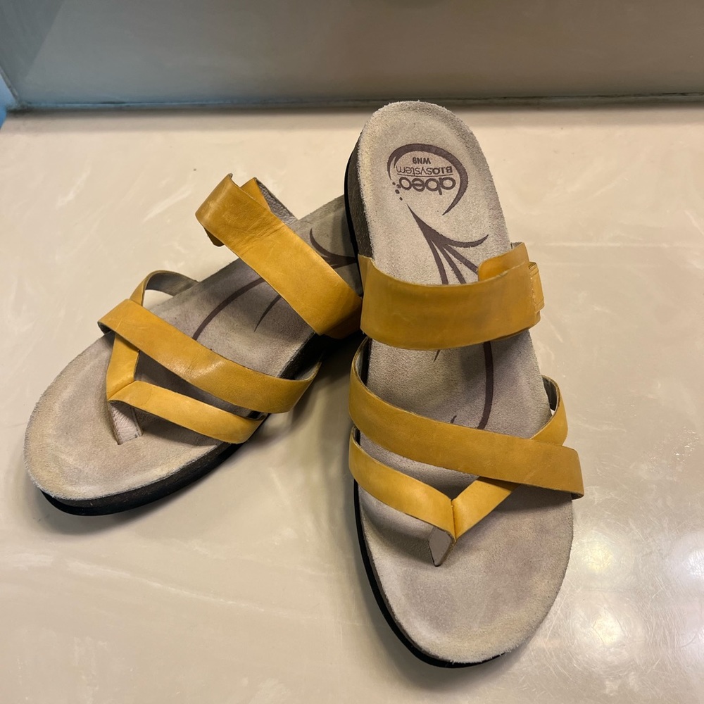 Obeo bio system low heel comfort yellow leather sandal size 9